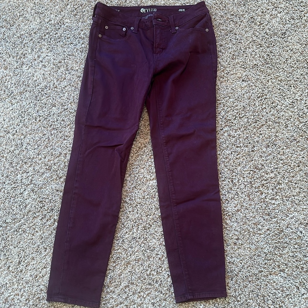 Stylus size 28/6 burgundy jeans. Wonderful rich color!